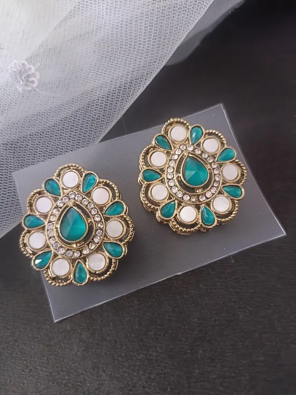Sunaina_Trendy_Firoji_Earrings