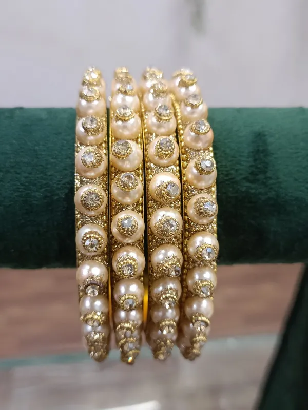 Ruhi_off_white_beads_bangles