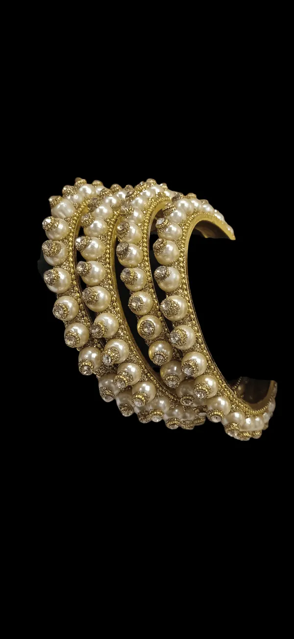 Ruhi_off_white_beads_bangles