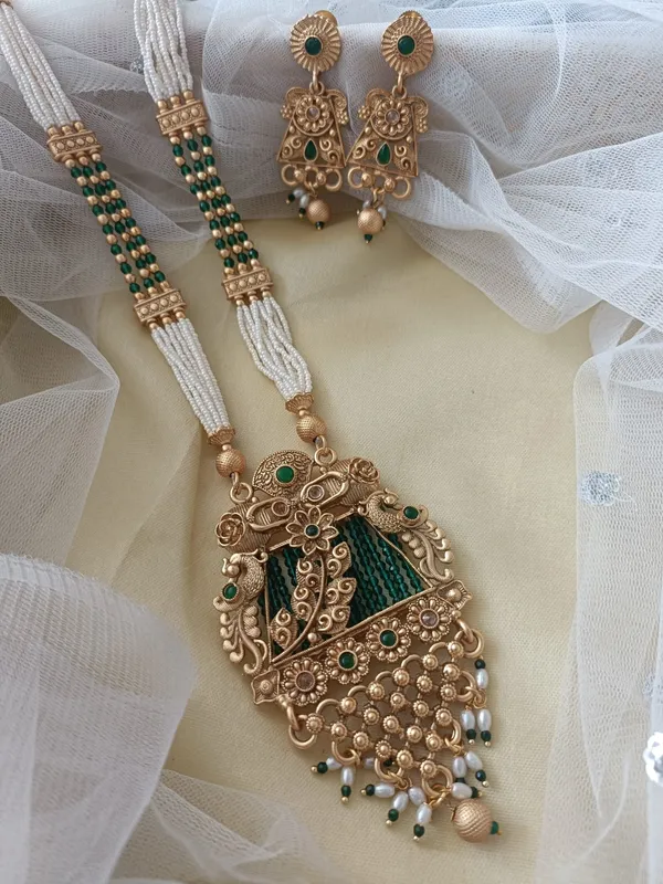 Priyanka_Gold_Plated_Long_Emerald_Green_Necklace_Set