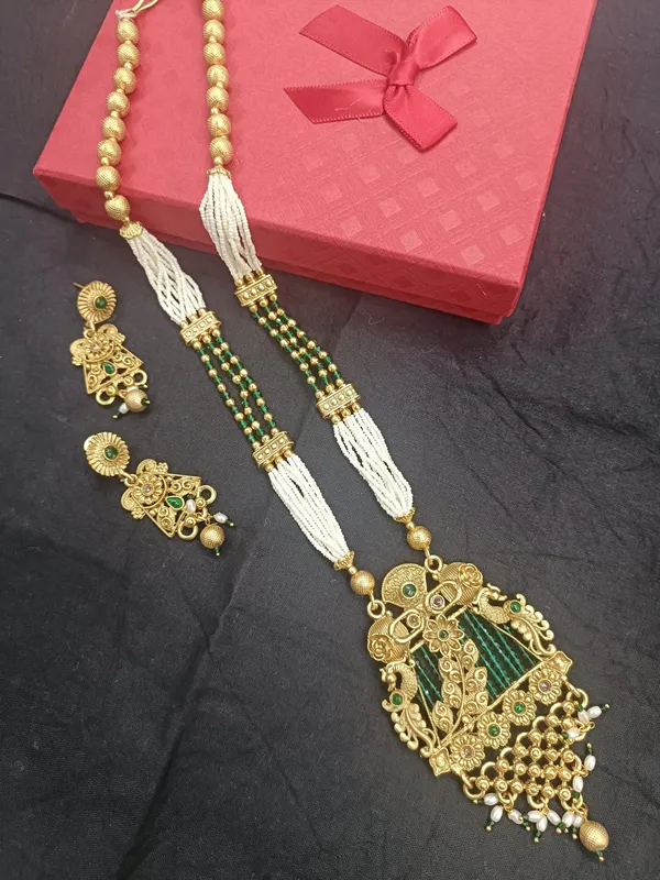 Priyanka_Gold_Plated_Long_Emerald_Green_Necklace_Set