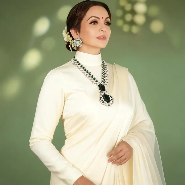 Neeta_Ambani_Inspired_Emerald_Jewelry_Set