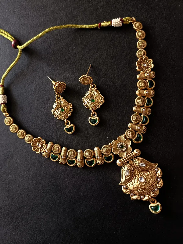Samaira_Gold_Plated_Necklace_Set