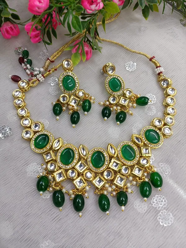 Isha_Emerald_Green_Kundan_Necklace_Set