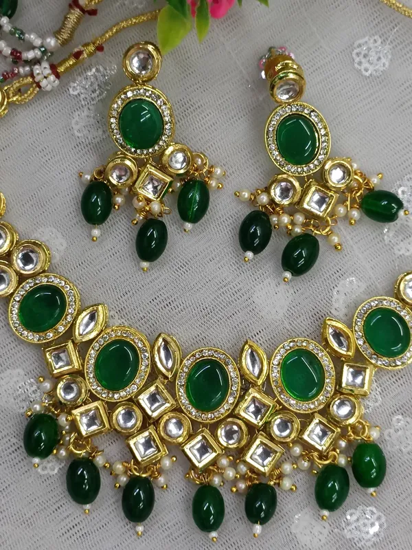 Isha_Emerald_Green_Kundan_Necklace_Set