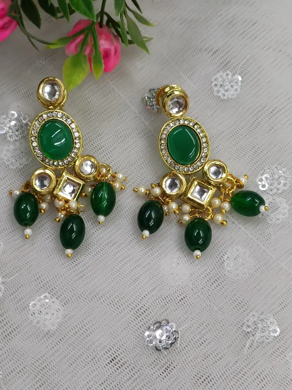 Isha_Emerald_Green_Kundan_Necklace_Set