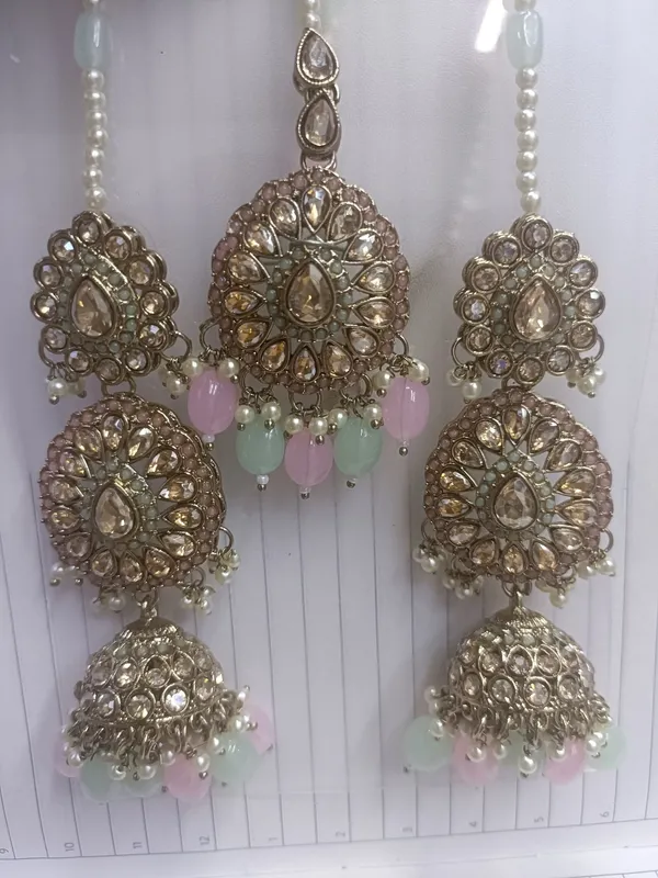 Palaash_Pink_And_Mint_Green_Maangtika_Set