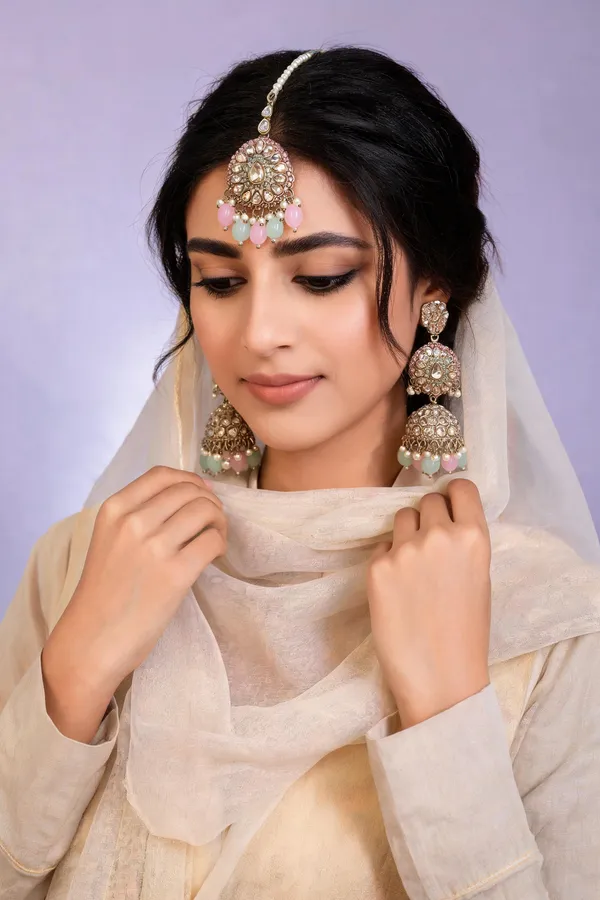 Palaash_Pink_And_Mint_Green_Maangtika_Set