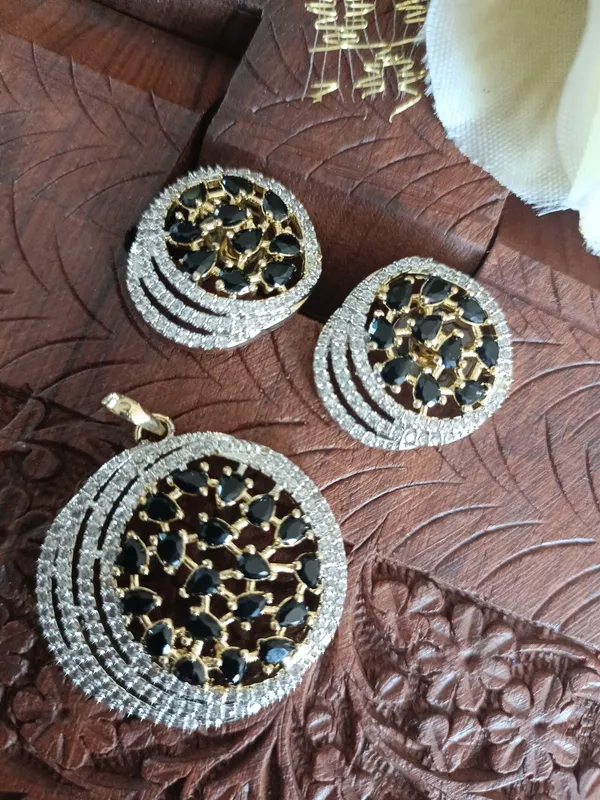 Shnaya_CZ_Black_Pendant_With_Studs