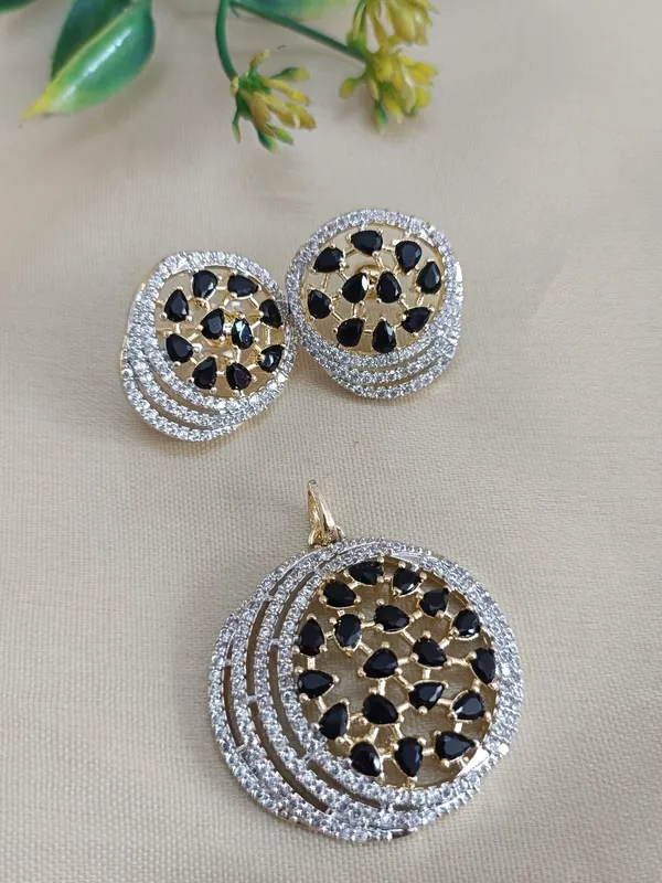 Shnaya_CZ_Black_Pendant_With_Studs