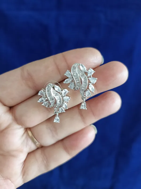 Priyanka_Silver_Zirconia_Pendant_Set