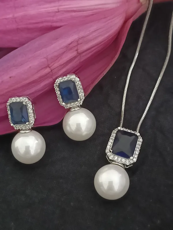 Laaysha_American_Diamond_Blue_Pendant_Set