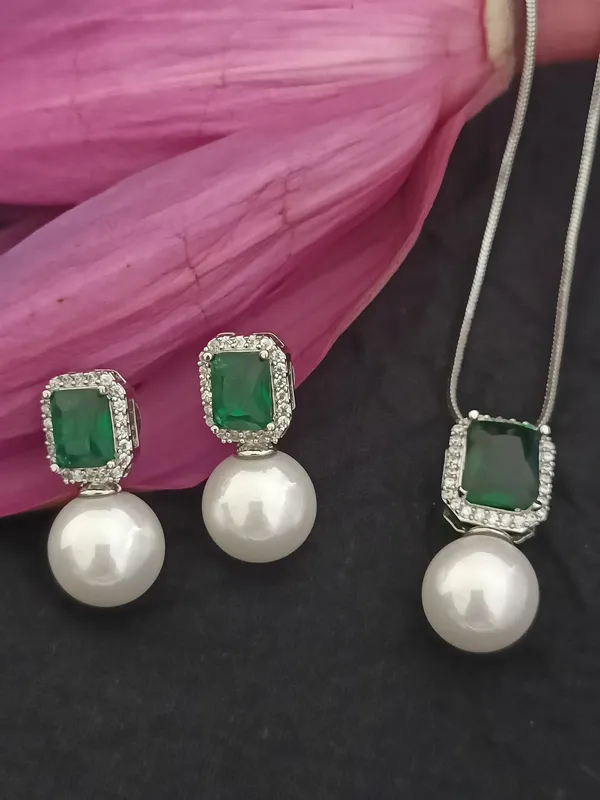 Laaysha_American_Diamond_Green_Pendant_Set