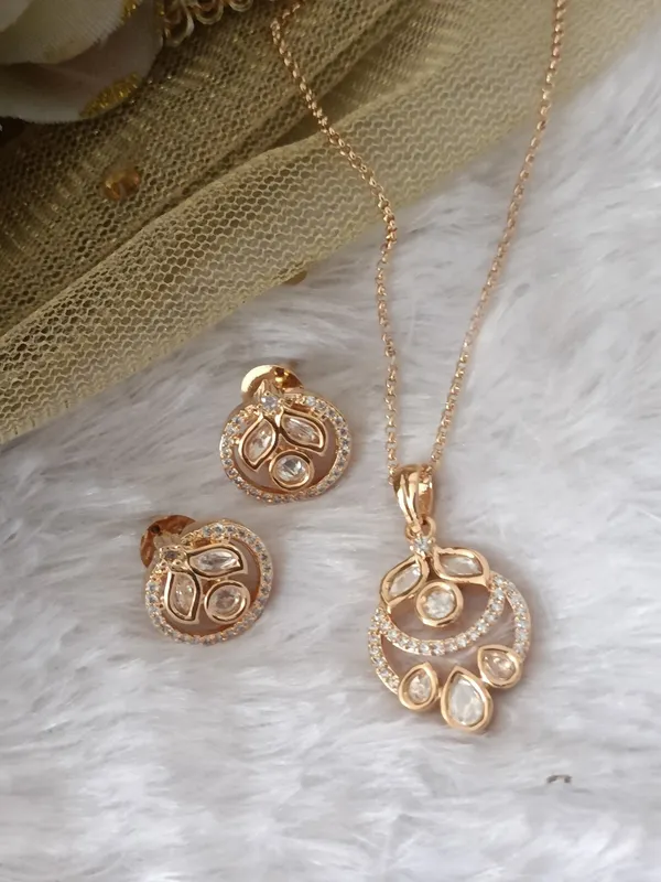 Golden_Dewdrop_Moissanite_Pendant_Set