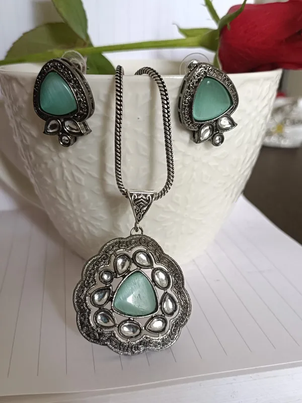 Laisha_Oxidized_Mint_Green_Pendent_Set