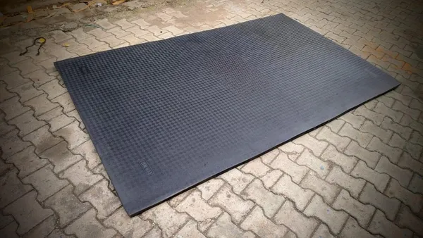 Agronova_Animal_Feeding_Waterproof_Rubber_Made_With_Mat_Eva_Free_Material_For_Cow_Buffalo_Horse