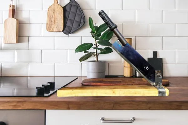Idol_Mango_Cutter_Handmade_High_Carbon_Steel_Blade_With_Wooden_Base_Fruit_Cutting_Knife