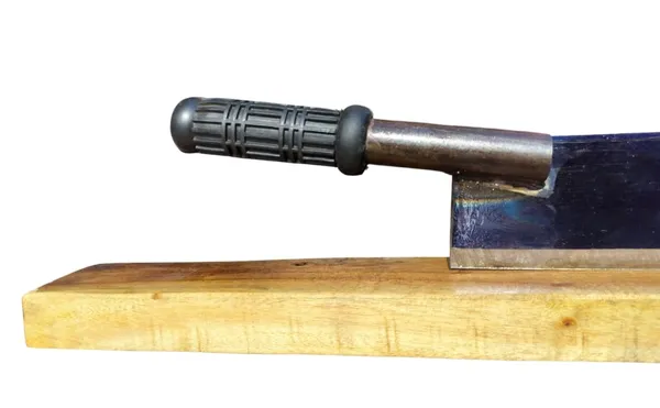 Idol_Mango_Cutter_Handmade_High_Carbon_Steel_Blade_With_Wooden_Base_Fruit_Cutting_Knife