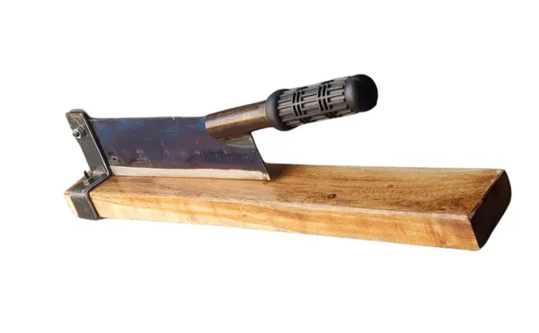 Idol_Mango_Cutter_Handmade_High_Carbon_Steel_Blade_With_Wooden_Base_Fruit_Cutting_Knife