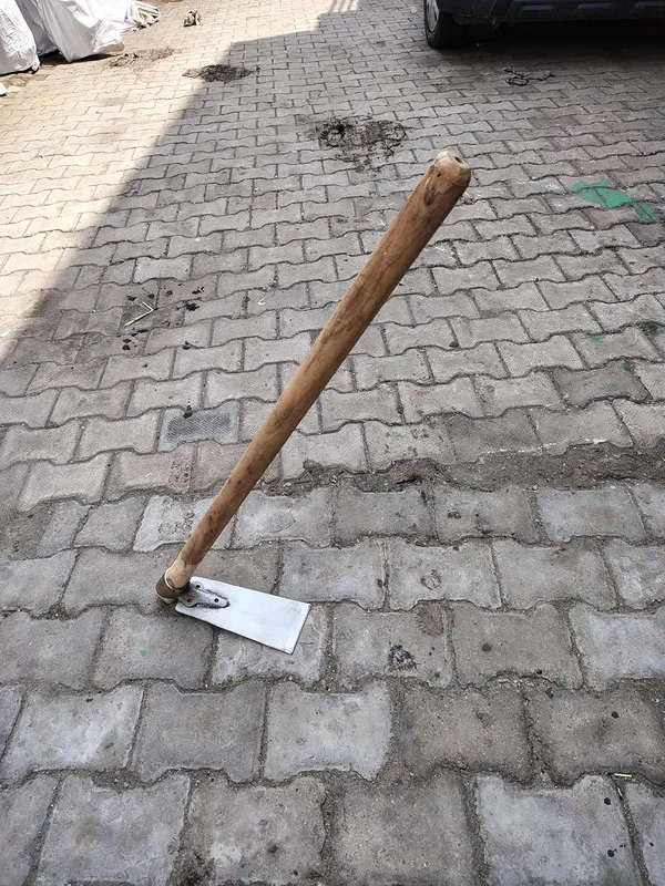 Slicemaster_By_Dhara_9_Inch_Stainless_Steel_Garden_Hoe_Tool_4_Wide_Sharp_Blade_With_Wooden_Handle_For_Weeding_Scrapping_Grass_Cutting_Soil_Tilling_Farming_Use