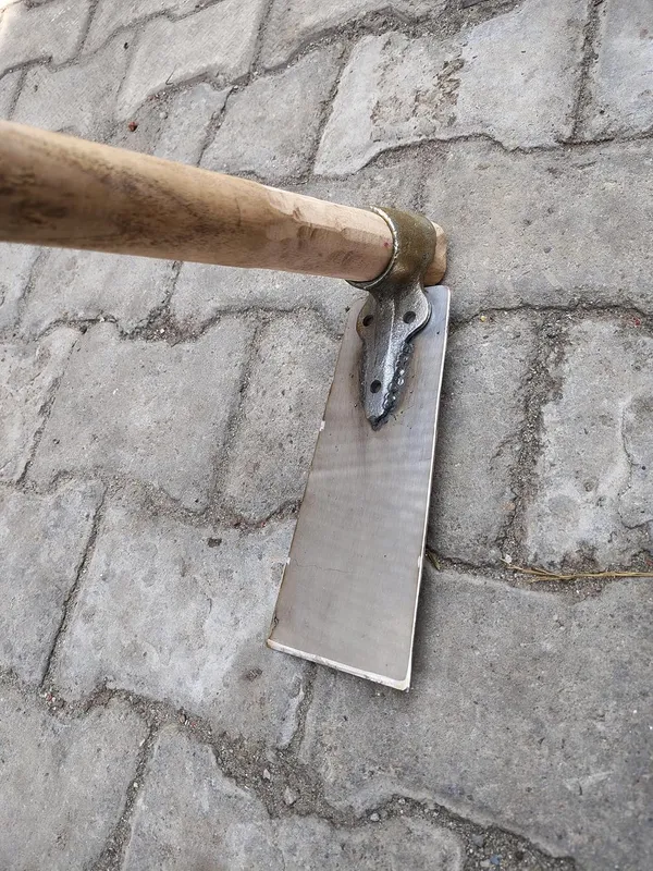 Slicemaster_By_Dhara_9_Inch_Stainless_Steel_Garden_Hoe_Tool_4_Wide_Sharp_Blade_With_Wooden_Handle_For_Weeding_Scrapping_Grass_Cutting_Soil_Tilling_Farming_Use