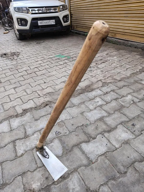 Slicemaster_By_Dhara_9_Inch_Stainless_Steel_Garden_Hoe_Tool_4_Wide_Sharp_Blade_With_Wooden_Handle_For_Weeding_Scrapping_Grass_Cutting_Soil_Tilling_Farming_Use