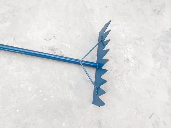 Scrapmaster_By_Dhara_Heavy_Duty_Garden_Rake_For_Agriculture_Farming_High_Carbon_Steel_Teeth_4_Ft_Strong_Pipe_Handle_Powder_Coated_Rust_Free_Tool_For_Soil_Loosening_Levelling_Farm_Cleaning