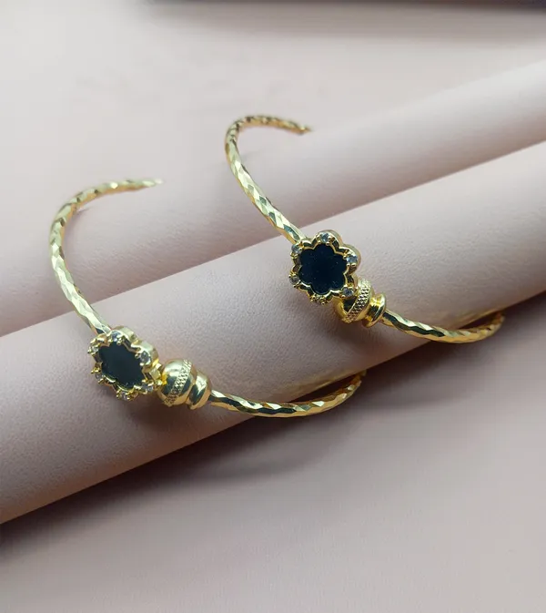 SHANKHRAJ_MALL_Gold_Plated_Heart_Bangle_Bracelet,_Twisted_Rope_Design_with_Black_and_Crystal_Accent,_Adjustable_Cuff_Style,_Fashion_Jewelry_for_Women_(A281)