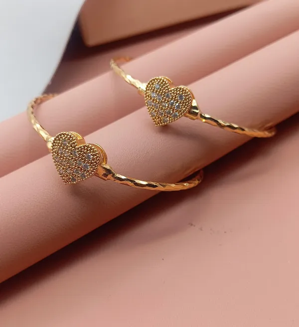 SHANKHRAJ_MALL_Gold_Plated_Heart_Bangle_Bracelet,_Twisted_Rope_Design_with_Black_and_Crystal_Accent,_Adjustable_Cuff_Style,_Fashion_Jewelry_for_Women_(A278)