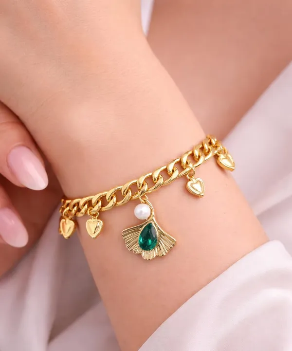 Gold_Tone_Heart_Charm_Bracelet_for_Women_|_Stylish_Chunky_Link_Bracelet_with_Hanging_Heart_Charms_(A466,_1)
