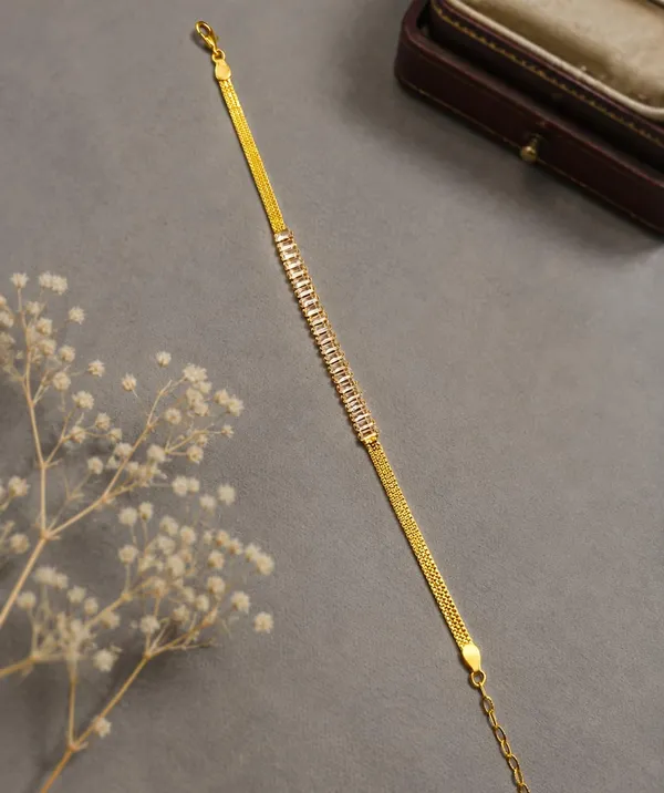SHANKHRAJ_MALL_Gold_Plated_Stone_Bracelet_for_Women_&_Girls,_WHITE