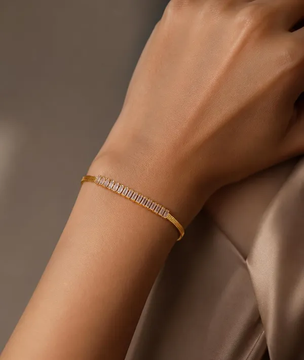 SHANKHRAJ_MALL_Gold_Plated_Stone_Bracelet_for_Women_&_Girls,_WHITE