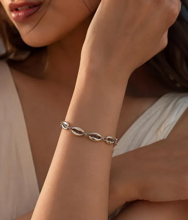 SHANKHRAJ_MALL_Silver_Cowrie_Shell_Chain_Bracelet_with_Adjustable_Clasp