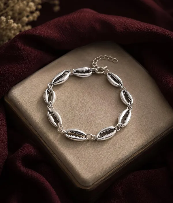 SHANKHRAJ_MALL_Silver_Cowrie_Shell_Chain_Bracelet_with_Adjustable_Clasp
