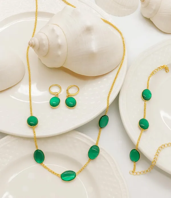 SHANKHRAJ_MALL_Green_Oval_Stone_Gold_Plated_Necklace_Set_for_Women_|_Minimalist_Elegant_Chain_Necklace_with_Matching_Earrings