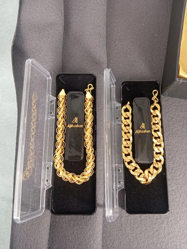 SHANKHRAJ_MALL_Gold_Plated_Wide_Link_Chain_Bracelet,_20_cm_Length,_Modern_Fashion_Style,_Unisex
