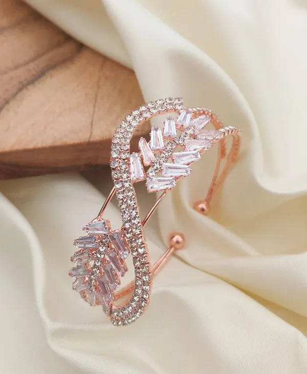 SHANKHRAJ_MALL_Women’s_Rose_Gold_Luxury_Crystal_Watch_Combo_|_Premium_Diamond-Look_Bracelet_&_Watch_Set_|_Wedding_&_Set_for_Ladies