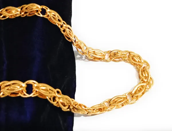 SHANKHRAJ_MALL_Gold_Plated_Men’s_Chain_Necklace_for_Boys_&_Men_|_Stylish_Heavy_Look_Chain_|_Multiple_Designs_&_Sizes_(10043)