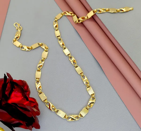 SHANKHRAJ_MALL_Elegant_Gold-Plated_Chain_Necklace,_Twisted_Link_Design,_Women's_Fashion_Jewelry