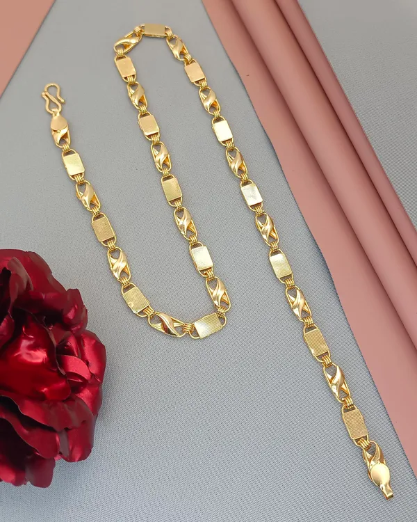 SHANKHRAJ_MALL_Elegant_Gold-Plated_Chain_Necklace,_Twisted_Link_Design,_Women's_Fashion_Jewelry
