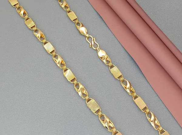 SHANKHRAJ_MALL_Elegant_Gold-Plated_Chain_Necklace,_Twisted_Link_Design,_Women's_Fashion_Jewelry