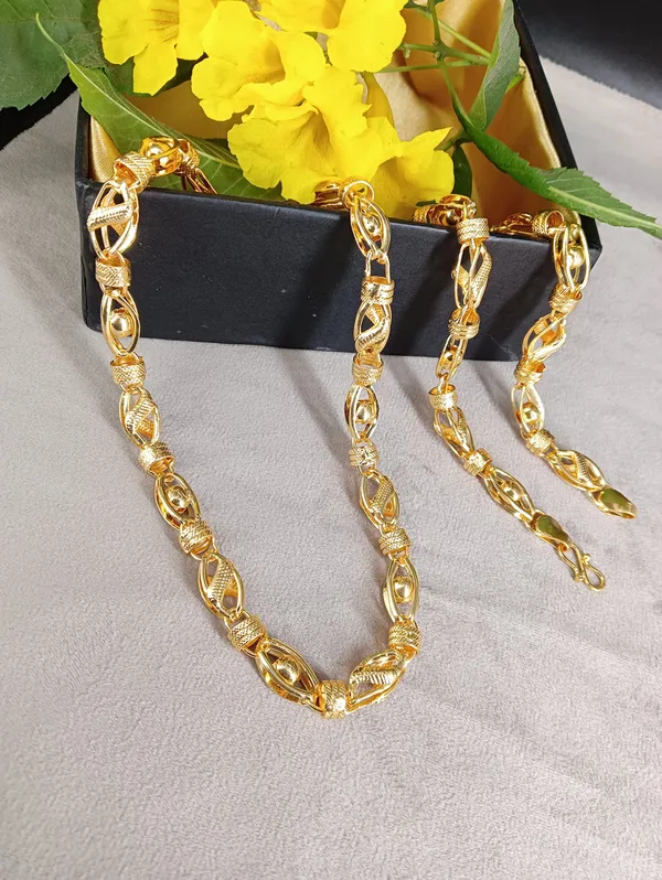 SHANKHRAJ_MALL_Gold_Plated_Men’s_Chain_Necklace_for_Boys_&_Men_|_Stylish_Heavy_Look_Chain_|_Multiple_Designs_&_Sizes_(100100)