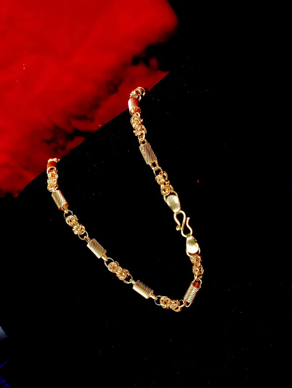SHANKHRAJ_MALL_Gold_Plated_Men’s_Chain_Necklace_for_Boys_&_Men_|_Stylish_Heavy_Look_Chain_|_Multiple_Designs_&_Sizes_(100114)