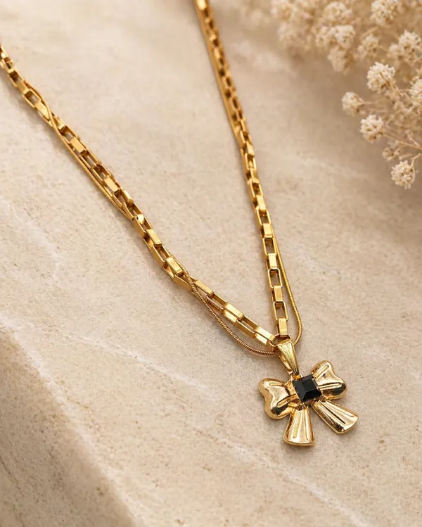 SHANKHRAJ_MALL_Gold-Tone_Heart_Pendant_Necklace_with_Opal_Stone,_Chain_Link_Style,_Women's_Fashion_Jewellery_(A540)