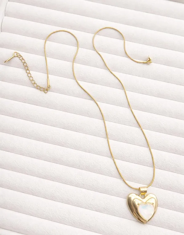 SHANKHRAJ_MALL_Silver_Pendant_Necklace_with_Stone,_Swan_Design,_Chain_Included_(A518)