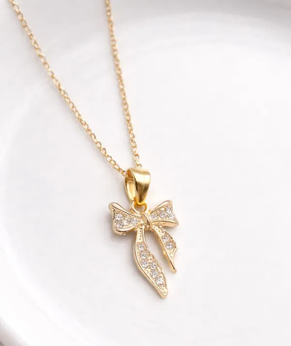 SHANKHRAJ_MALL_Silver_Pendant_Necklace_with_Stone,_Swan_Design,_Chain_Included_(A519)