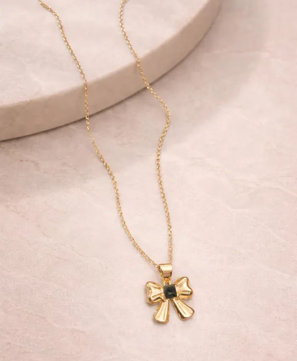 SHANKHRAJ_MALL_Silver_Pendant_Necklace_with_Stone,_Swan_Design,_Chain_Included_(A520)