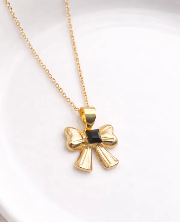 SHANKHRAJ_MALL_Silver_Pendant_Necklace_with_Stone,_Swan_Design,_Chain_Included_(A520)