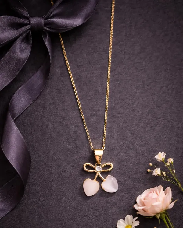 SHANKHRAJ_MALL_Silver_Pendant_Necklace_with_Stone,_Swan_Design,_Chain_Included_(A523)