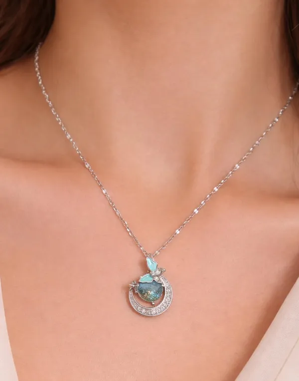 SHANKHRAJ_MALL_Silver_Pendant_Necklace_with_Stone,_Swan_Design,_Chain_Included_(A448)